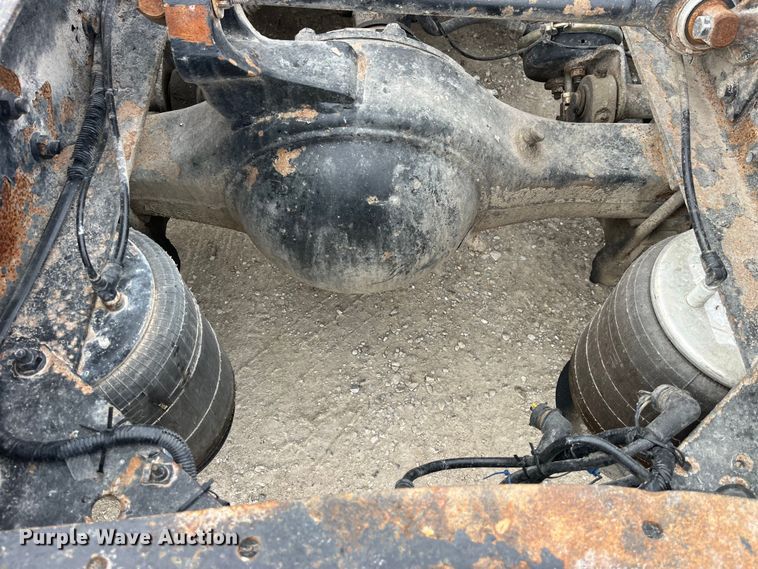 image for item LD9350 2003 International  9200i semi truck