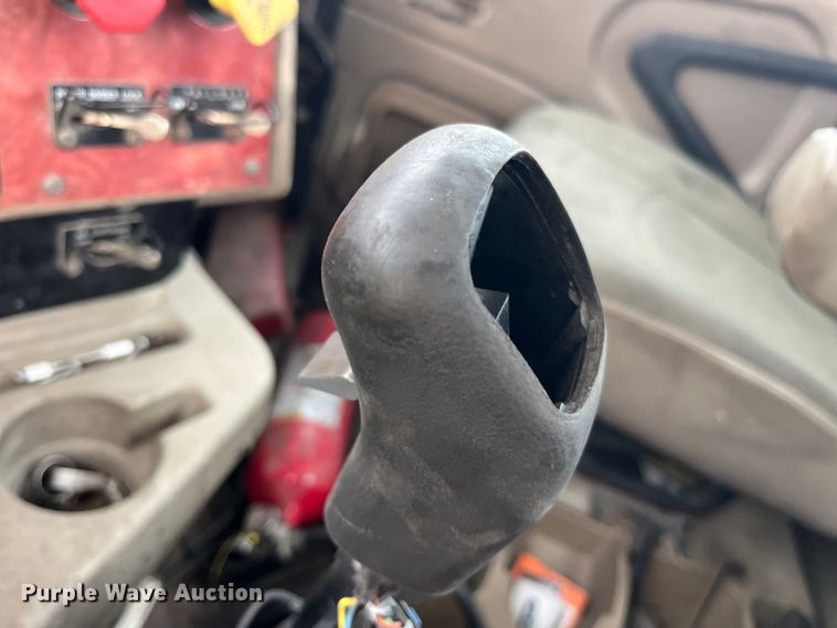 image for item LD9350 2003 International  9200i semi truck