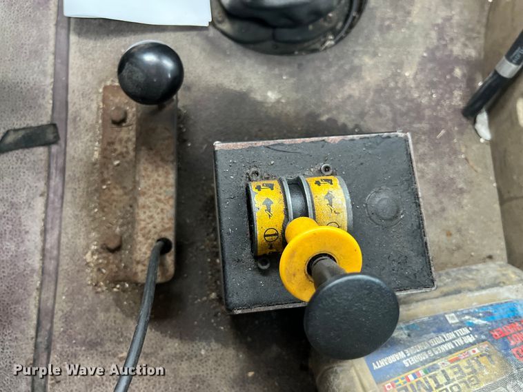 image for item LD9350 2003 International  9200i semi truck