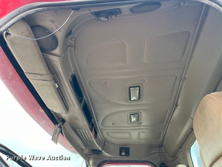 image for item LD9350 2003 International  9200i semi truck