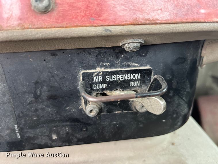 image for item LD9350 2003 International  9200i semi truck