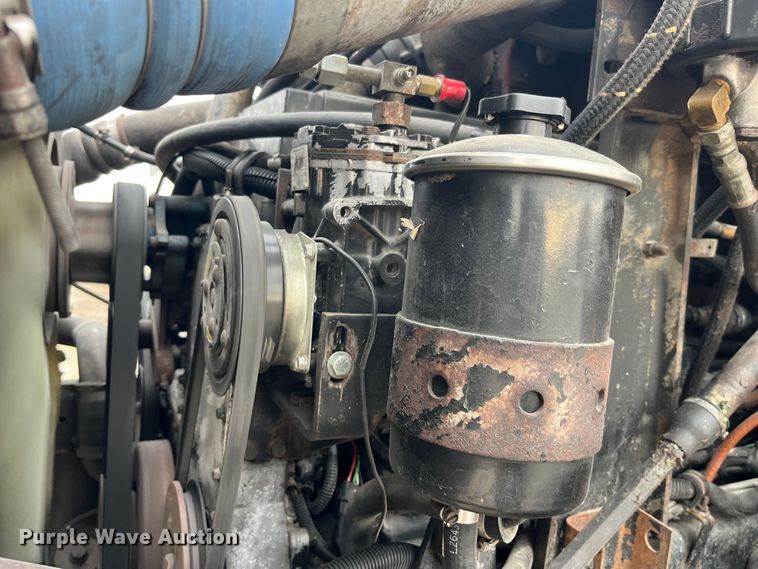 image for item LD9350 2003 International  9200i semi truck