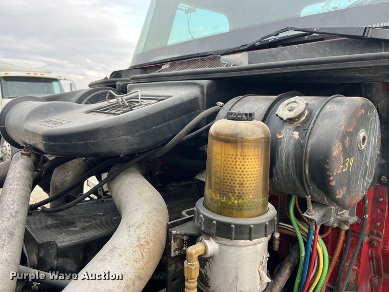 image for item LD9350 2003 International  9200i semi truck