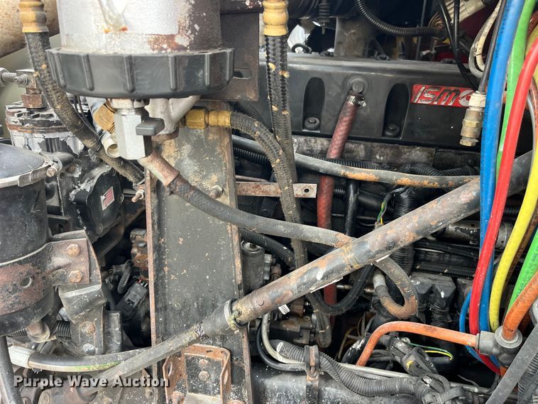 image for item LD9350 2003 International  9200i semi truck