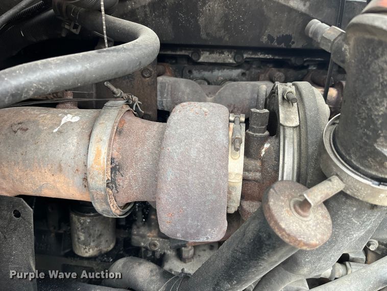 image for item LD9350 2003 International  9200i semi truck