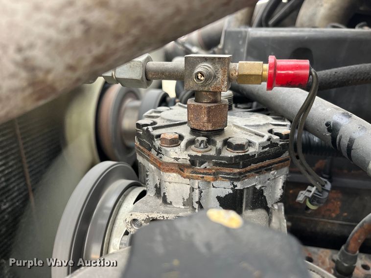 image for item LD9350 2003 International  9200i semi truck