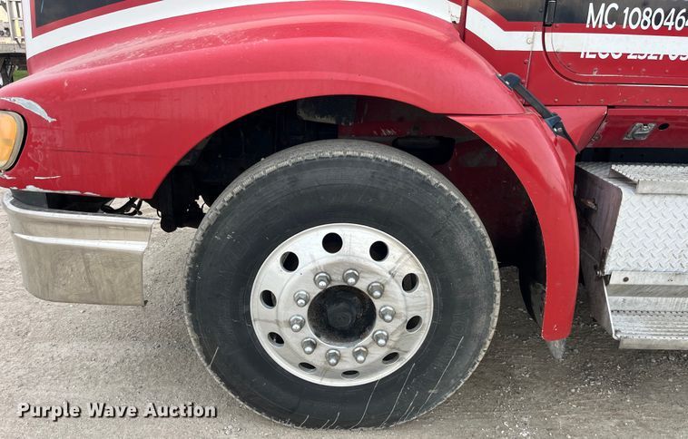 image for item LD9350 2003 International  9200i semi truck