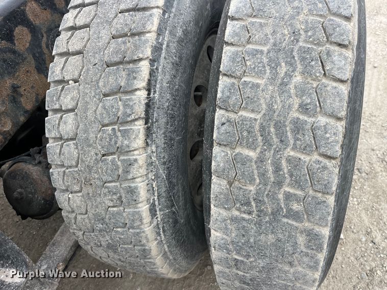 image for item LD9350 2003 International  9200i semi truck