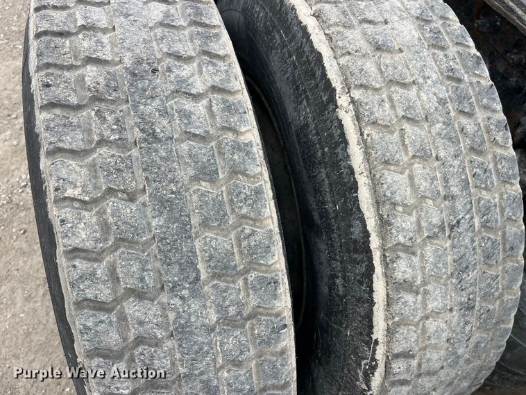 image for item LD9350 2003 International  9200i semi truck