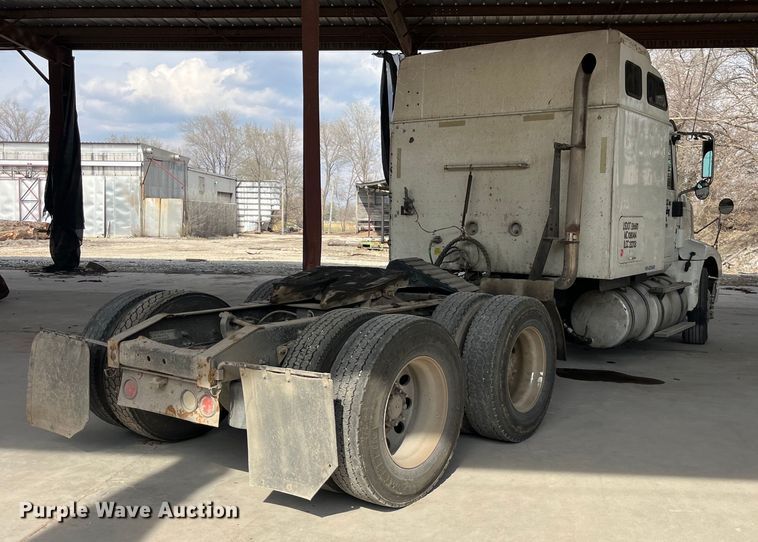 image for item LD9352 2006 International 9400i semi truck