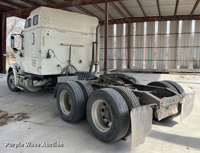 image for item LD9352 2006 International 9400i semi truck