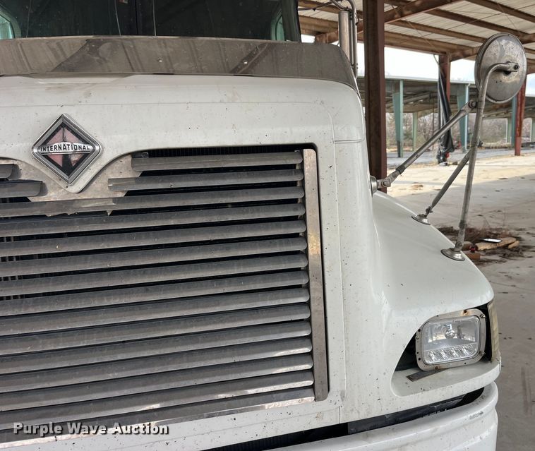 image for item LD9352 2006 International 9400i semi truck