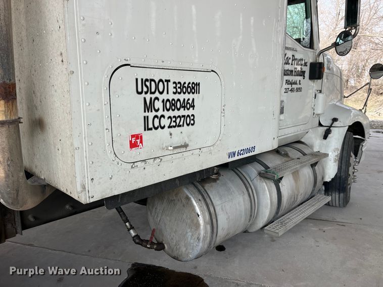 image for item LD9352 2006 International 9400i semi truck