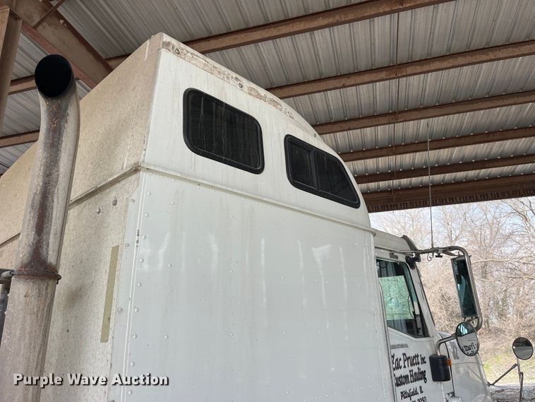 image for item LD9352 2006 International 9400i semi truck