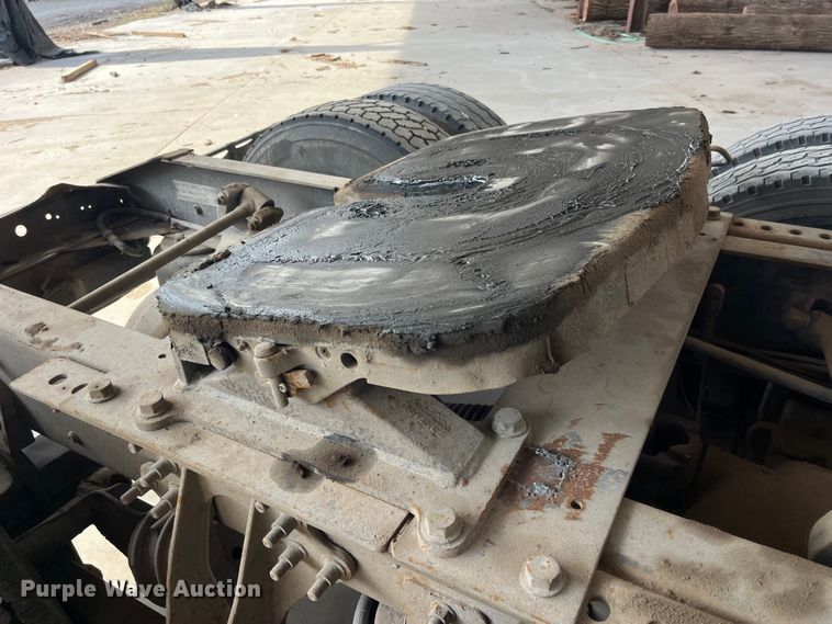 image for item LD9352 2006 International 9400i semi truck