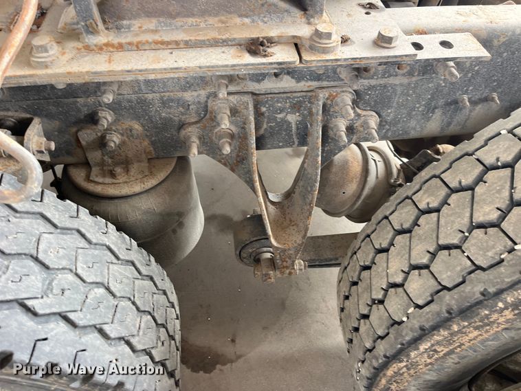 image for item LD9352 2006 International 9400i semi truck