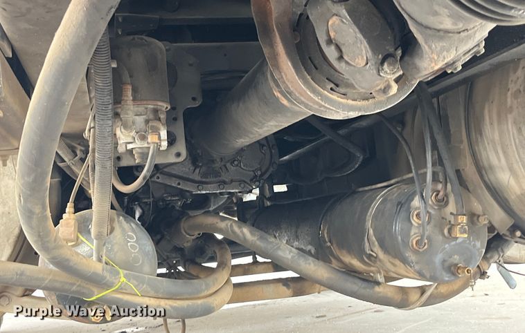 image for item LD9352 2006 International 9400i semi truck