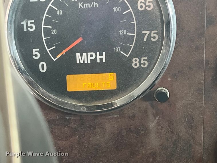 image for item LD9352 2006 International 9400i semi truck