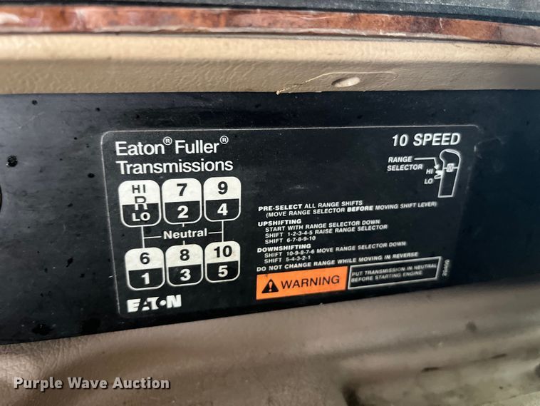 image for item LD9352 2006 International 9400i semi truck