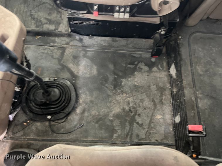 image for item LD9352 2006 International 9400i semi truck