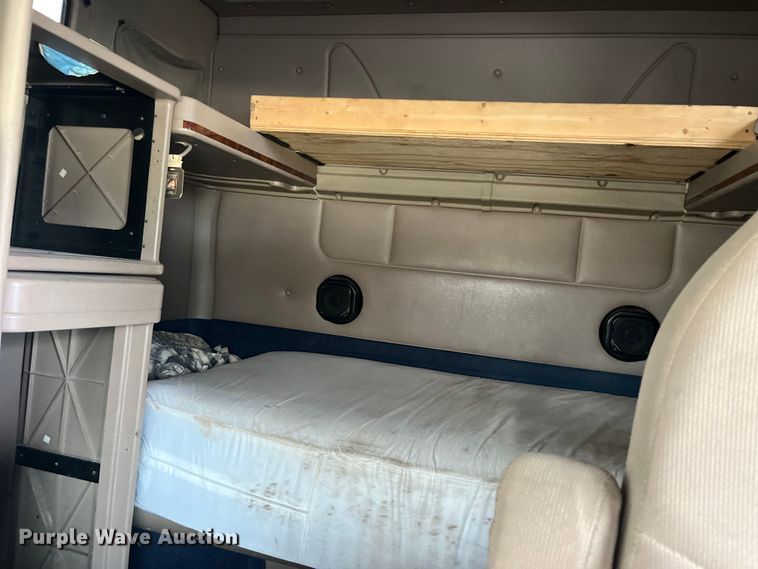 image for item LD9352 2006 International 9400i semi truck