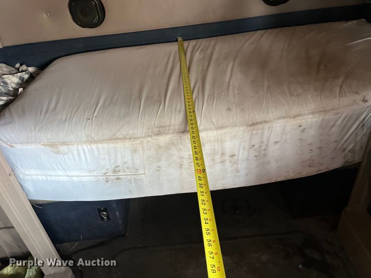 image for item LD9352 2006 International 9400i semi truck