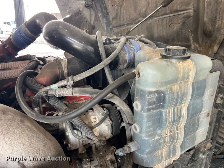 image for item LD9352 2006 International 9400i semi truck