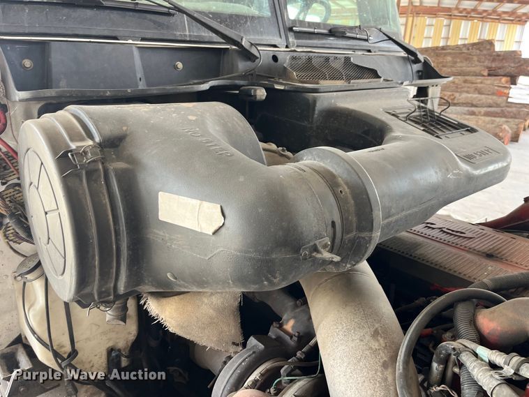 image for item LD9352 2006 International 9400i semi truck