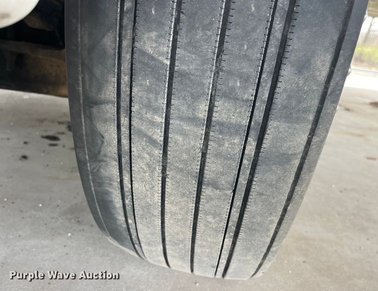 image for item LD9352 2006 International 9400i semi truck