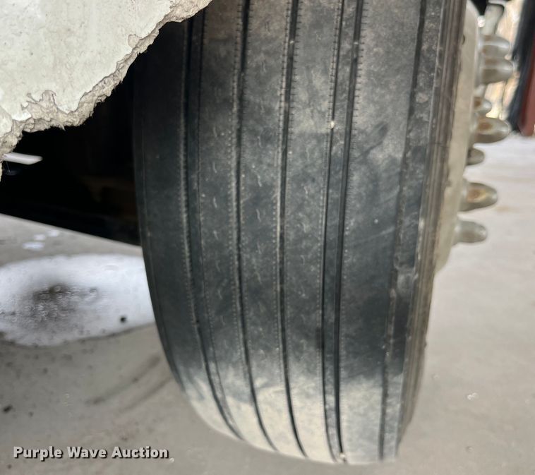 image for item LD9352 2006 International 9400i semi truck