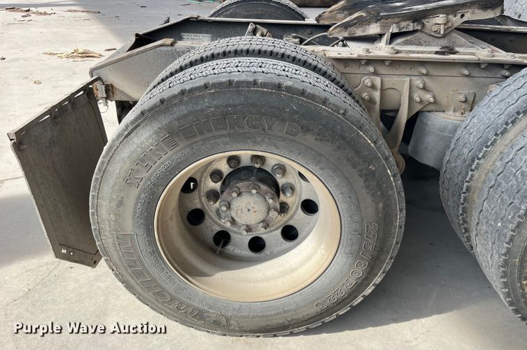 image for item LD9352 2006 International 9400i semi truck