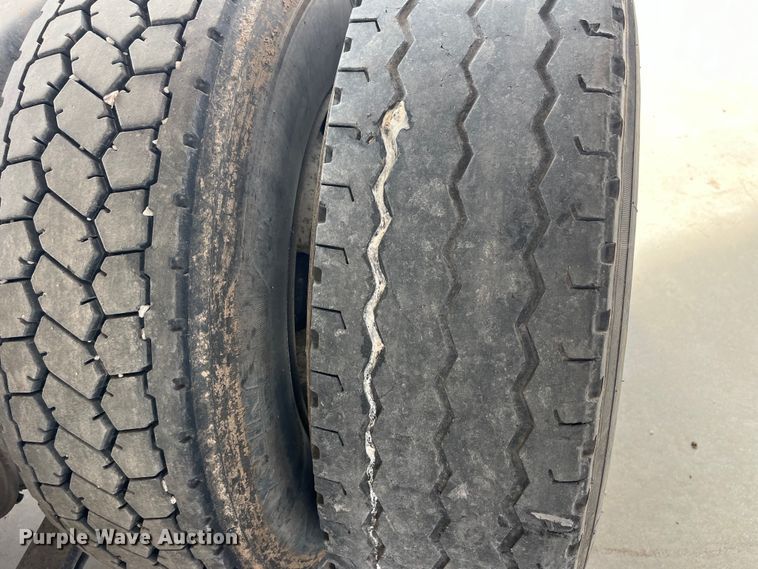 image for item LD9352 2006 International 9400i semi truck