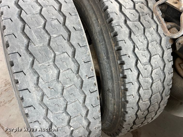 image for item LD9352 2006 International 9400i semi truck