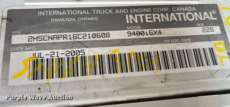 image for item LD9352 2006 International 9400i semi truck