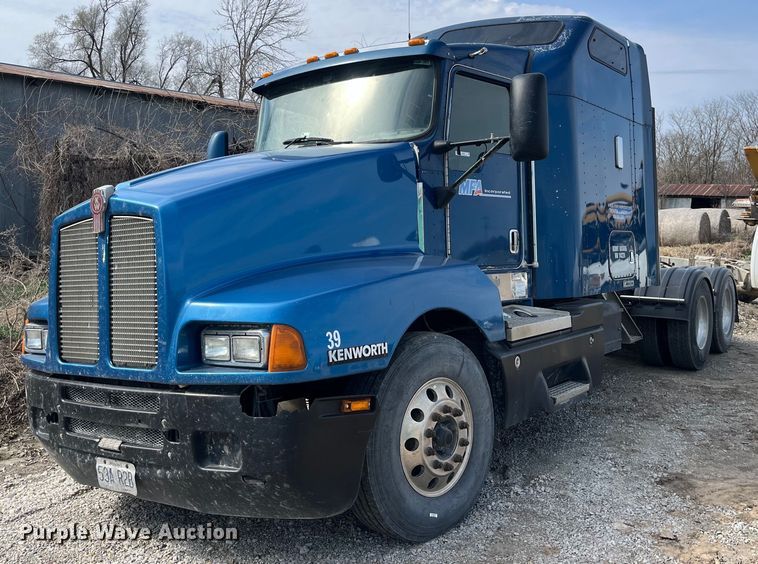 image for item LD9360 2006 Kenworth T600 semi truck