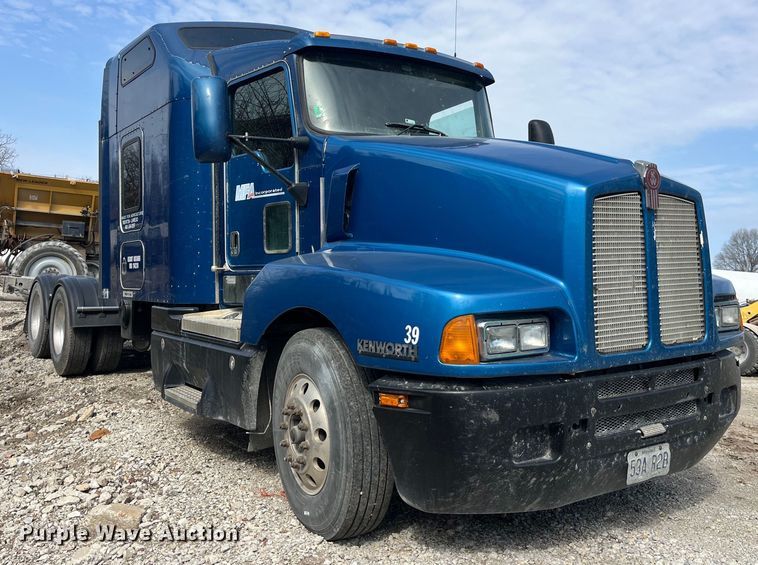 image for item LD9360 2006 Kenworth T600 semi truck