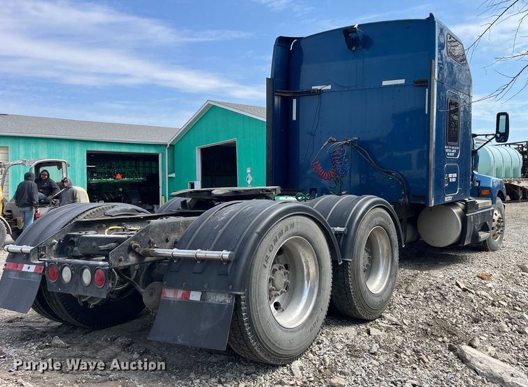 image for item LD9360 2006 Kenworth T600 semi truck