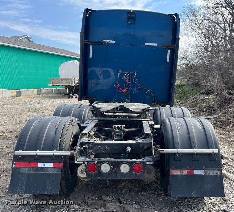 image for item LD9360 2006 Kenworth T600 semi truck