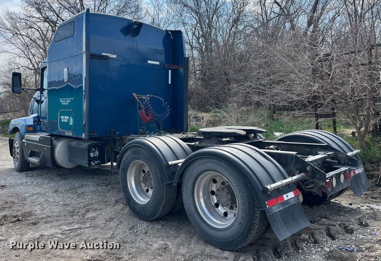 image for item LD9360 2006 Kenworth T600 semi truck