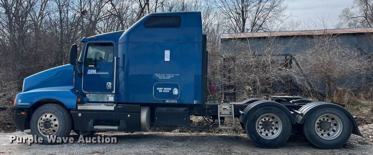 image for item LD9360 2006 Kenworth T600 semi truck