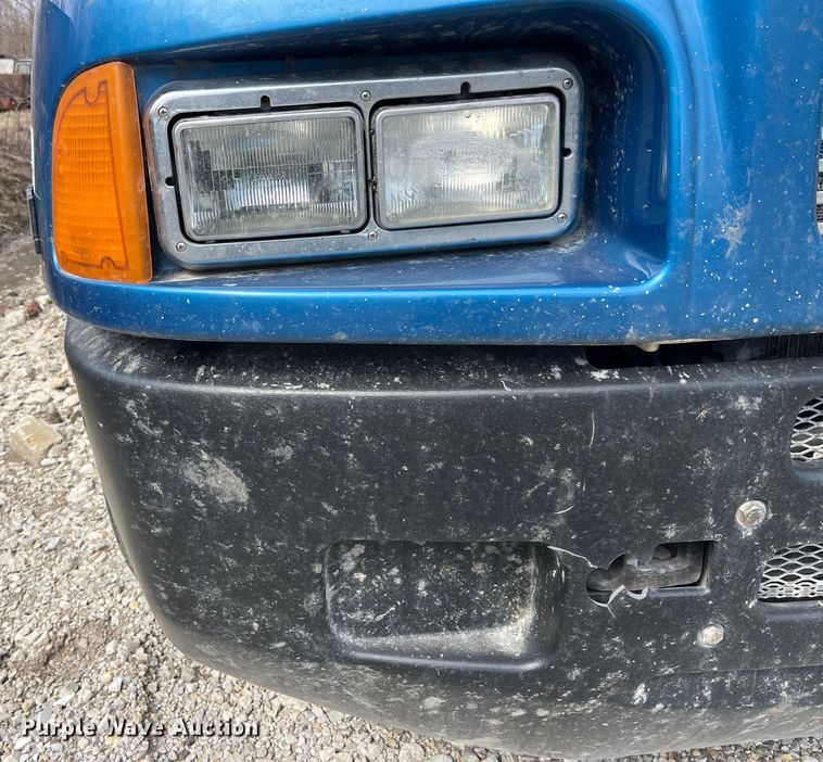 image for item LD9360 2006 Kenworth T600 semi truck