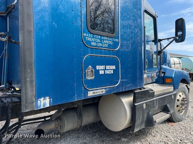 image for item LD9360 2006 Kenworth T600 semi truck