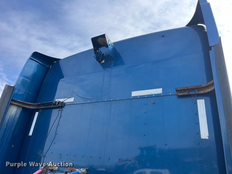 image for item LD9360 2006 Kenworth T600 semi truck