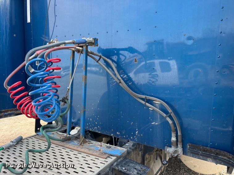 image for item LD9360 2006 Kenworth T600 semi truck