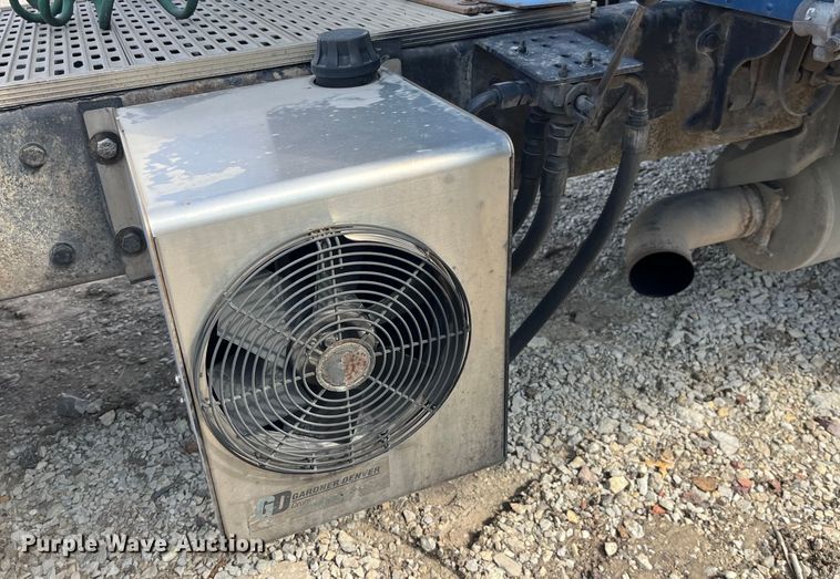 image for item LD9360 2006 Kenworth T600 semi truck