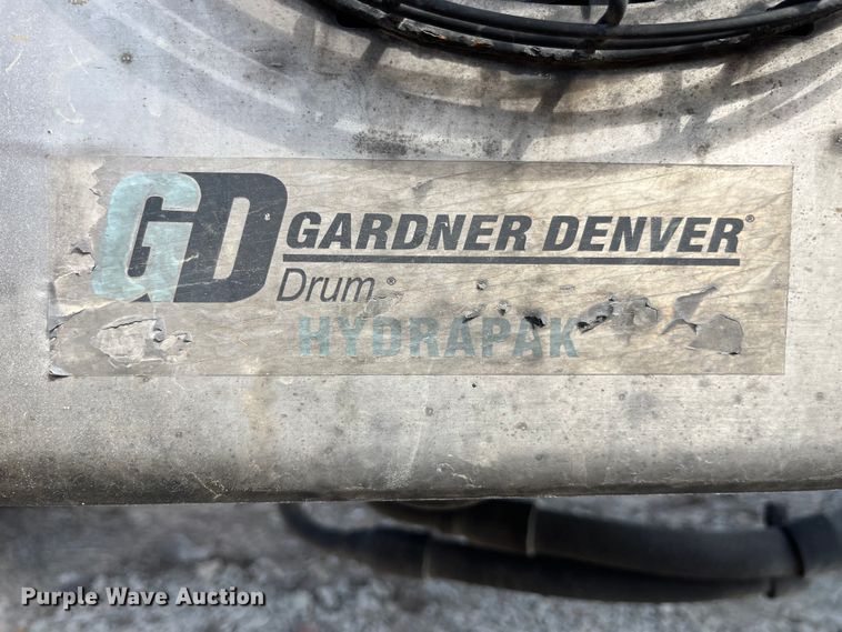 image for item LD9360 2006 Kenworth T600 semi truck