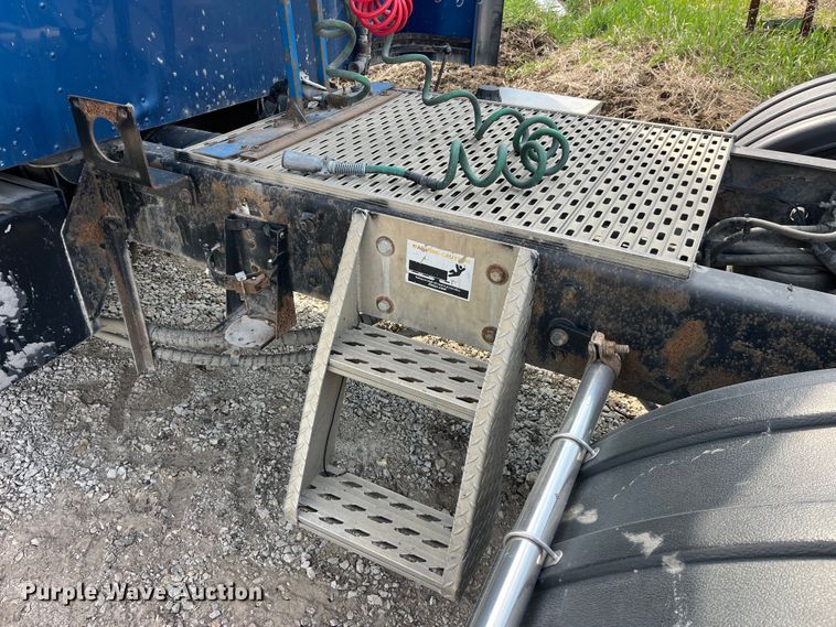 image for item LD9360 2006 Kenworth T600 semi truck