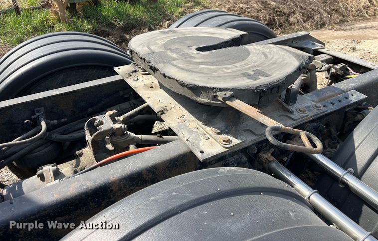 image for item LD9360 2006 Kenworth T600 semi truck