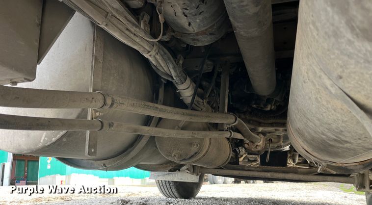 image for item LD9360 2006 Kenworth T600 semi truck