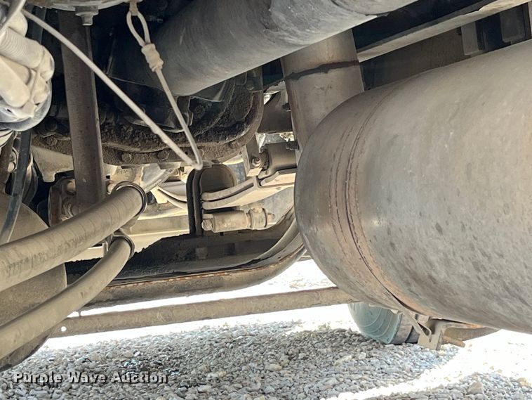 image for item LD9360 2006 Kenworth T600 semi truck